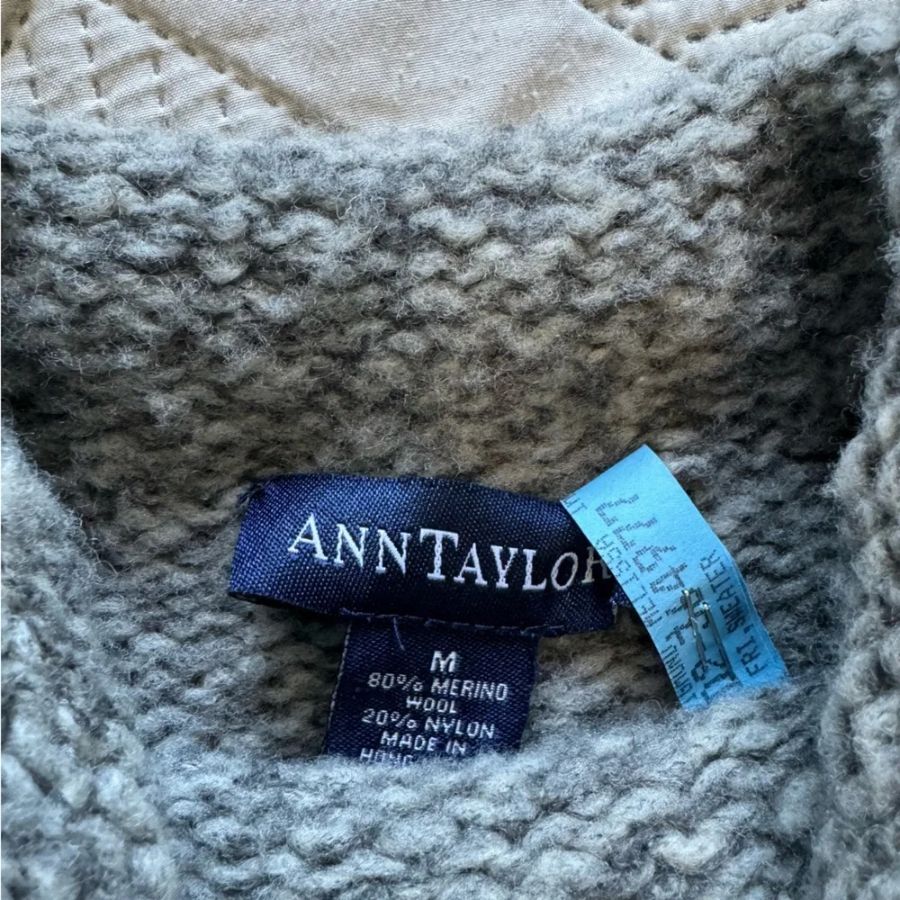 ANN TAYLOR GRAY CABLE KNIT MERINO BLEND (80%) SWEATER SZ M - Picture 5 of 7